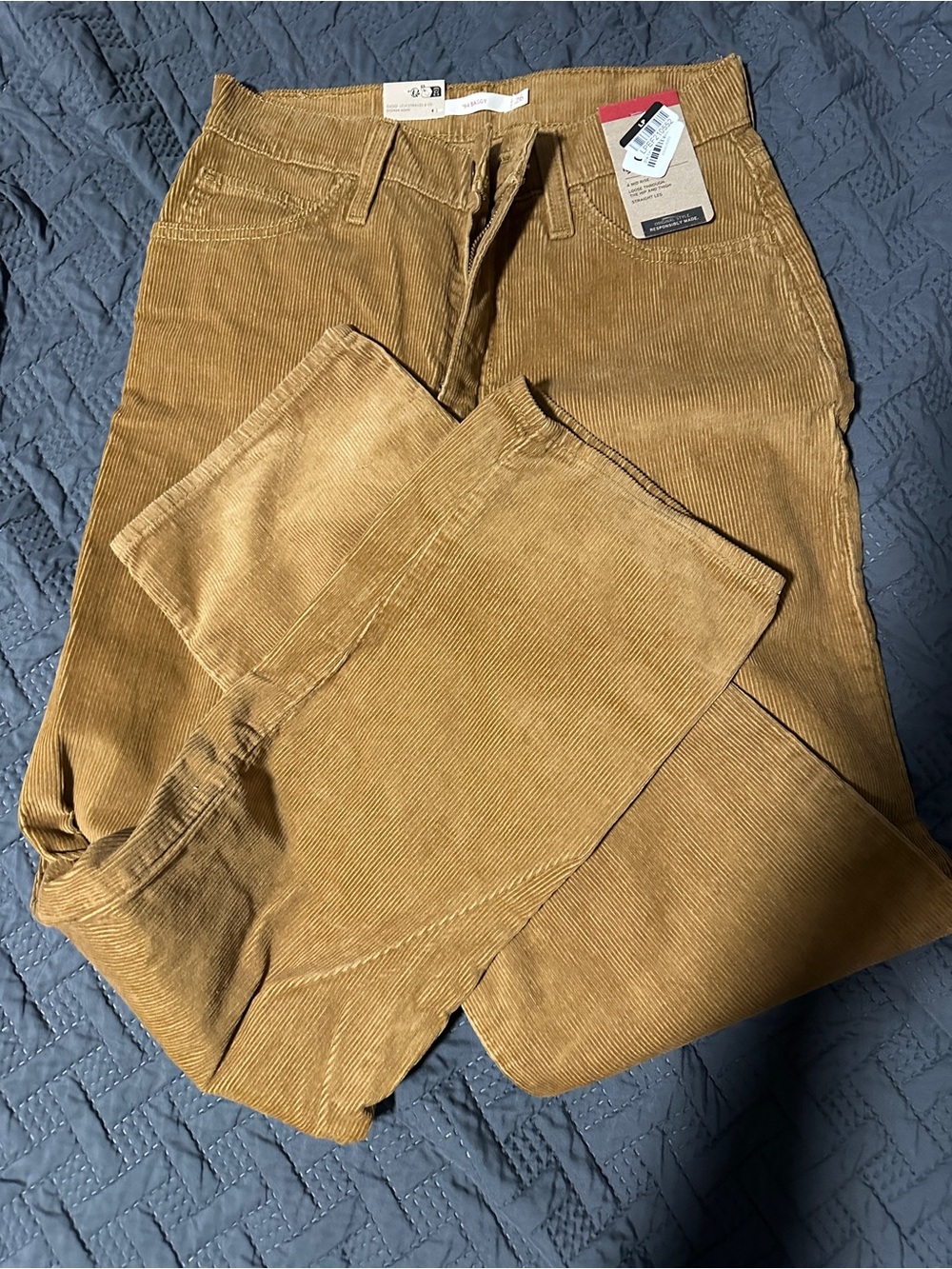 Levi's Women’s Corduroy Pants in Camel Brown/Yellow ‘94 Baggy